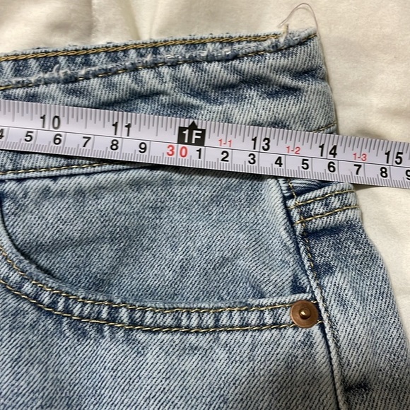 H&M | HighRise | Button Fly | Ripped | Washed Blue | Denim Jean Shorts | Size 6 - Picture 9 of 12